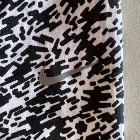 Nike Women’s Pronto Essential Running Crop Pants Tights Black/White Leggings - Picture 5 of 9